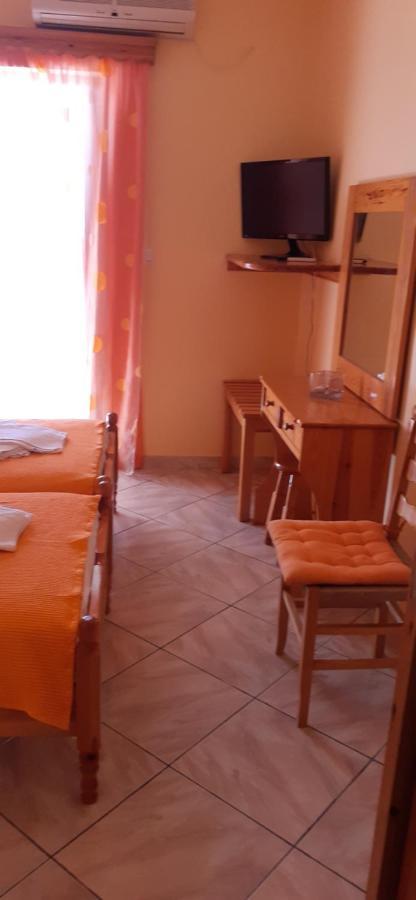 To Spiti Tis Eirinis Apartment Poros Town Luaran gambar