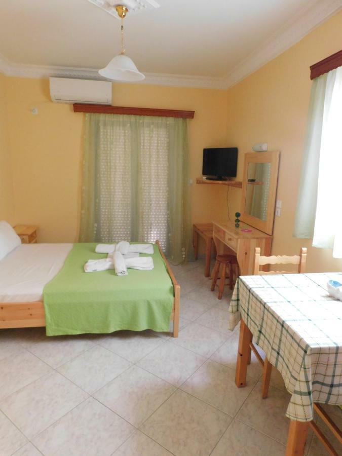 To Spiti Tis Eirinis Apartment Poros Town Luaran gambar